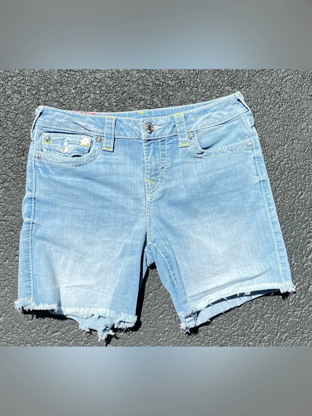 True Religion Light-Wash Denim Cutoff Shorts Frayed Raw-edge Hems Size 28